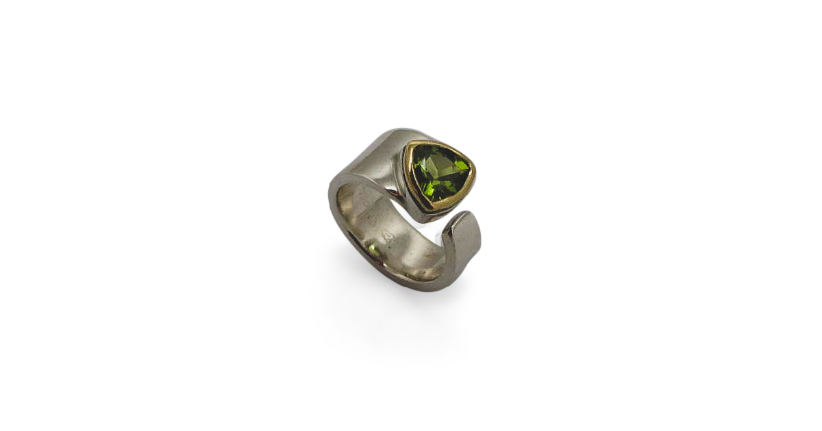 Birthstone jewellery - August | Peridot ring