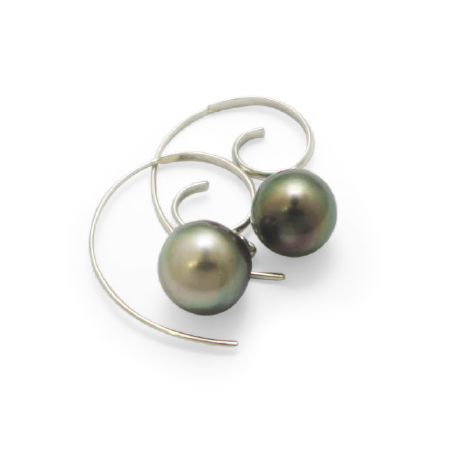 June birthstone | Pearl earrings