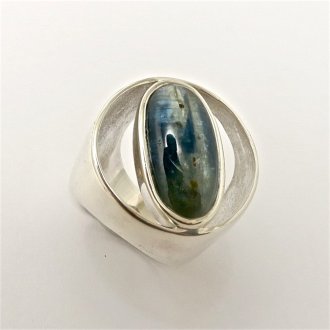 A Handmade Sterling Silver RING set with Kyanite