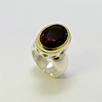 A Handmade Sterling Silver, 18ct Yellow Gold and Garnet RING. Gold Mass 1.9 gms.