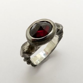 A Handmade Black Rhodium Plated Sterling Silver RING set with Garnet.