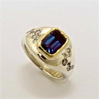 Handmade Sterling Silver and 18ct Yellow Gold RING set with Colour-change Garnet and Diamonds