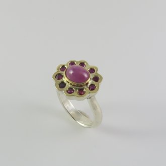 A Handmade Sterling Silver and 18ct Yellow Gold Ruby CLUSTER RING, set with Cabochon Ruby at centre and 10 Facetted Rubies. Gold Mass 1.1 gms