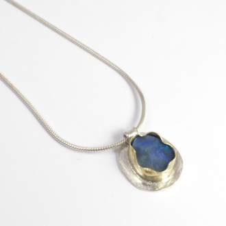 A Handamde Sterling Silver and 18ct Yellow Gold Opal Doublet PENDANT on Chain.