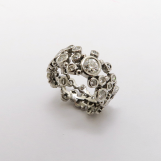 A Handmade Platinum RING set with Old Mine-cut Diamonds. (Total Diamond Weight 1.63cts.). Platinum mass 11 gms.