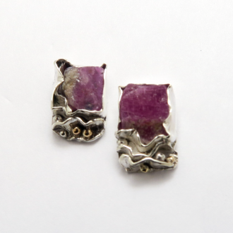 A Pair of Handmade Sterling Silver, 18ct Yellow Gold and Rough-cut Ruby STUD EARRINGS. Gold mass 0.1gm.