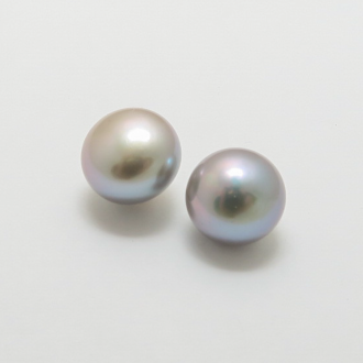 A Pair of 9ct Yellow Gold and Round Grey Freshwater Pearl STUD EARRINGS. 11-11.5mm Diameter.