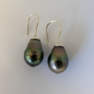 A Pair of Sterling Silver TAHITIAN PEARL DROP EARRINGS, 11.5x15.5 mm.