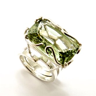 A Handmade Sterling Silver RING set with Rectangular Cushion-cut Prasiolite.