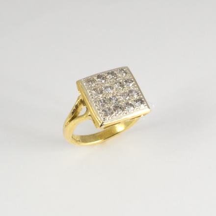 A collection of small diamonds were just the thing for this square ring.