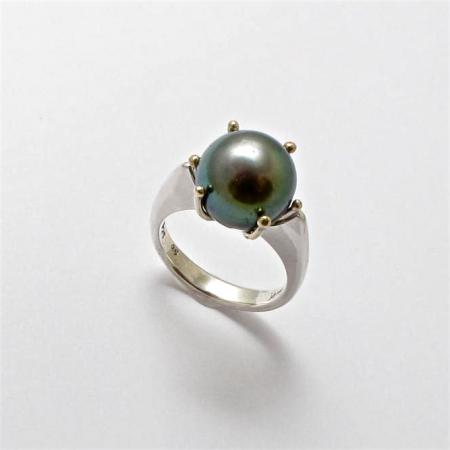 A Handmade Sterling Silver, 14ct Yellow Gold and Tahitian Pearl RING. Gold mass 0.8 gms.