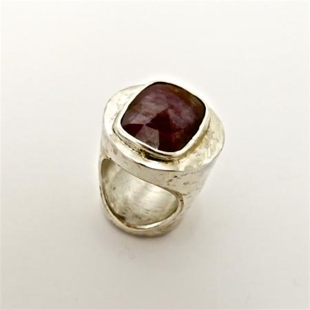 A Handmade Sterling Silver RING set with Rectangular Ruby