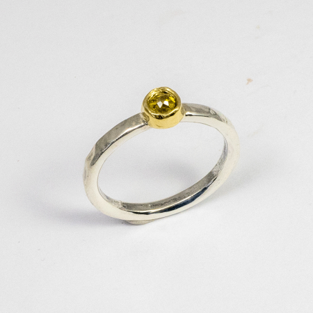 A Handmade Sterling Silver and 18ct Yellow Gold RING set with Yellow Rose-cut Diamond.