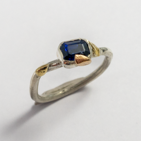 A Handmade Sterling Silver, 18ct Yellow Gold and Sapphire RING. Gold mass 0.20 gms.