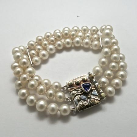 A Handmade Sterling Silver and Tanzanite BOX CLASP on BRACELET of Round Freshwater Pearls