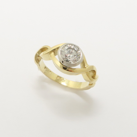 A Handmade 18ct Yellow Gold and Platinum RING SET with Round Brilliant-cut Diamond.