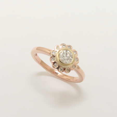 A Handmade 9ct Rose Gold and Diamond RING set with Round Brilliant-cut Diamond (0.33cts.) and 11 Round Brilliant-cut Diamonds. (0.11cts.) G/H; VS/SI. 