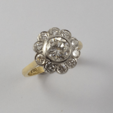 A Handmade 18ct Yellow Gold and Platinum DIAMOND CLUSTER RING. Mass 4.5 gms