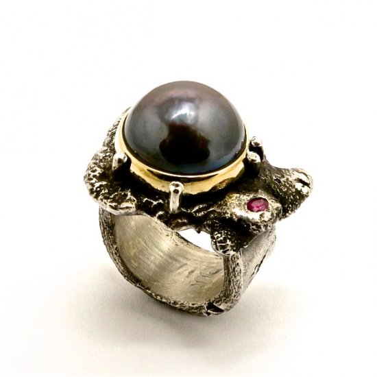 A Handmade Sterling Silver and 9ct Yellow Gold RING seet with Black Mabe Pearl and Rubies.