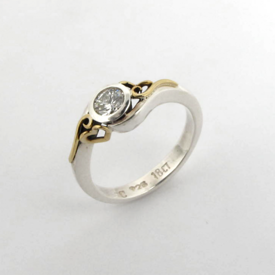 A Handmade Sterling Silver, 18ct Yellow Gold and Diamond Heart Motif RING, set with Round Brilliant-cut Diamond.