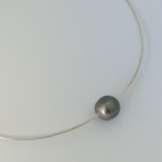 A Sterling Silver OMEGA NECKLACE with Tahitian Pearl.