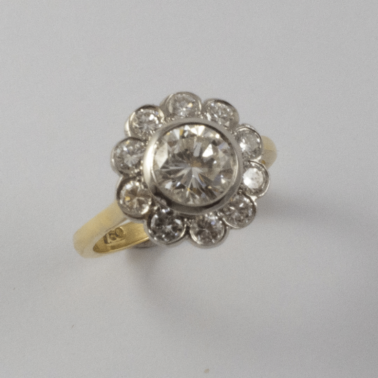 A Handmade 18ct Yellow Gold and Platinum DIAMOND CLUSTER RING. Mass 4.5 gms